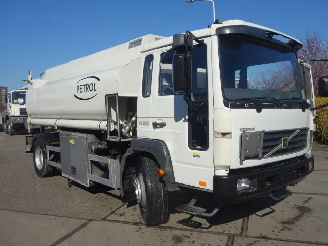 Volvo FL 240 220PK 12000 LITER STEELSPRINGS - Caminhão tanque: foto 1 Volvo FL 240 220PK 12000 LITER STEELSPRINGS - Caminhão tanque: foto 1