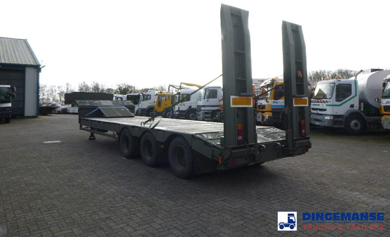 Broshuis 3-axle semi-lowbed trailer E-2130 / 73 t + ramps - Semireboque baixa: foto 4 Broshuis 3-axle semi-lowbed trailer E-2130 / 73 t + ramps - Semireboque baixa: foto 4