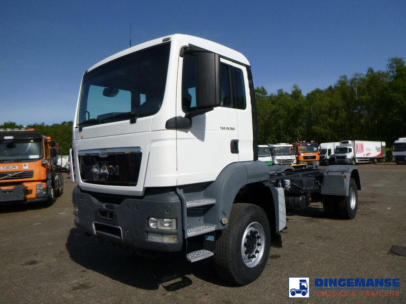 MAN TGS 19.360 4X2 BBS manual Euro 2 chassis + PTO - Caminhão chassi: foto 1 MAN TGS 19.360 4X2 BBS manual Euro 2 chassis + PTO - Caminhão chassi: foto 1