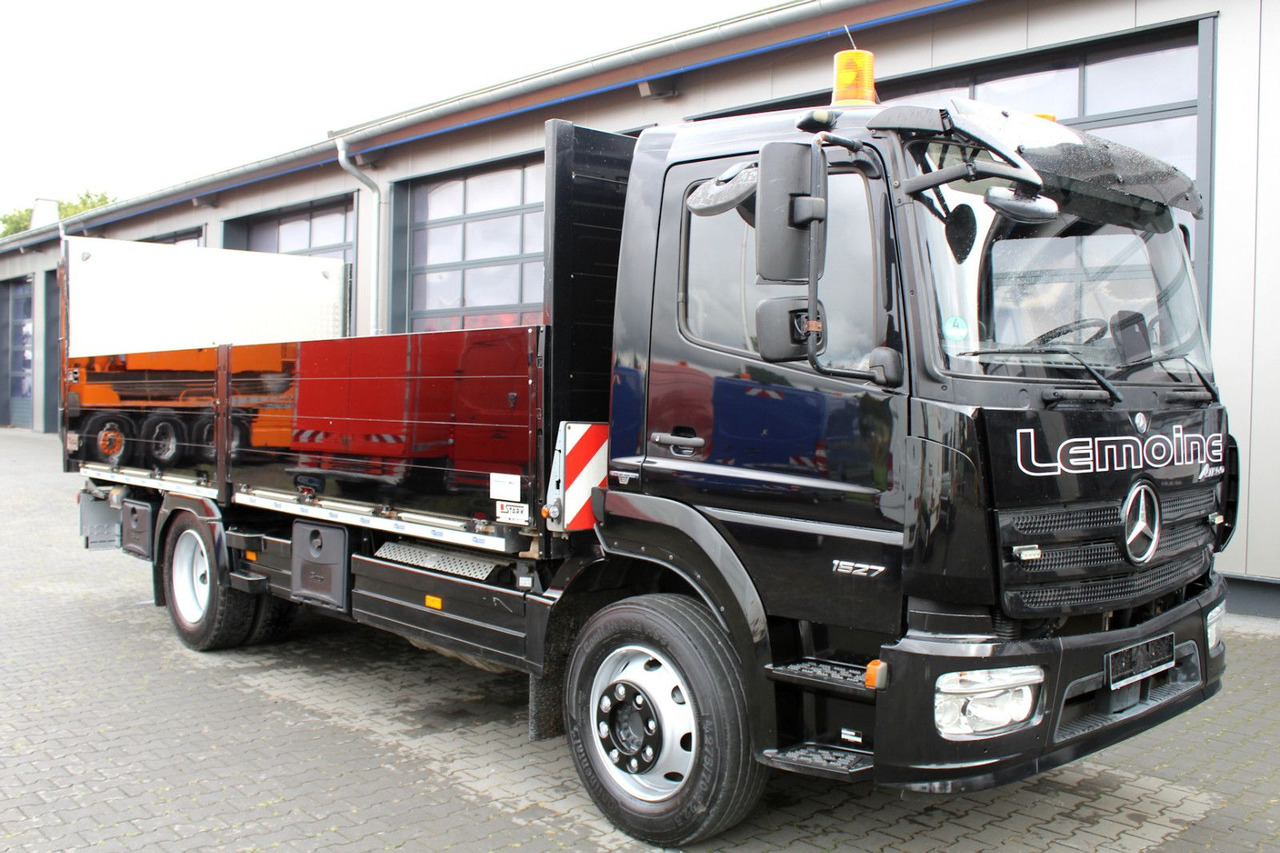 Mercedes-Benz Atego 1527 4x2 Pritsche + Ladebordwand - Furgão caixa aberta: foto 1 Mercedes-Benz Atego 1527 4x2 Pritsche + Ladebordwand - Furgão caixa aberta: foto 1