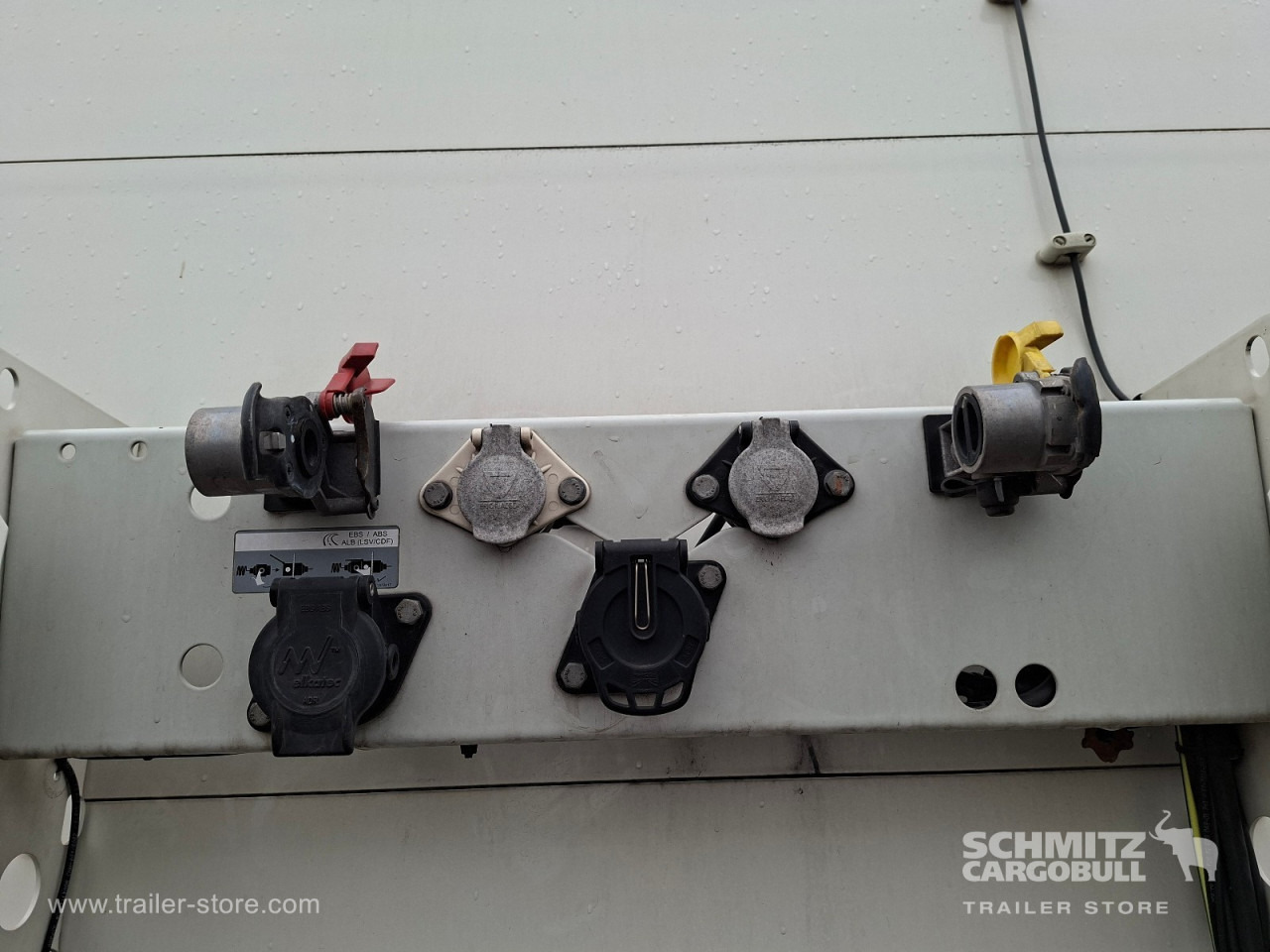 SCHMITZ Auflieger Curtainsider Mega - Semi-reboque de lona: foto 5 SCHMITZ Auflieger Curtainsider Mega - Semi-reboque de lona: foto 5