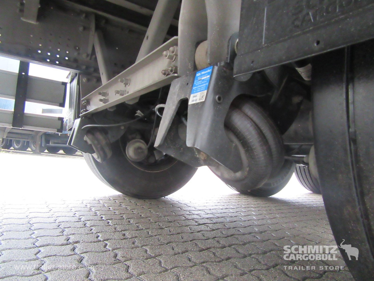 SCHMITZ Auflieger Curtainsider Standard - Semi-reboque de lona: foto 3 SCHMITZ Auflieger Curtainsider Standard - Semi-reboque de lona: foto 3
