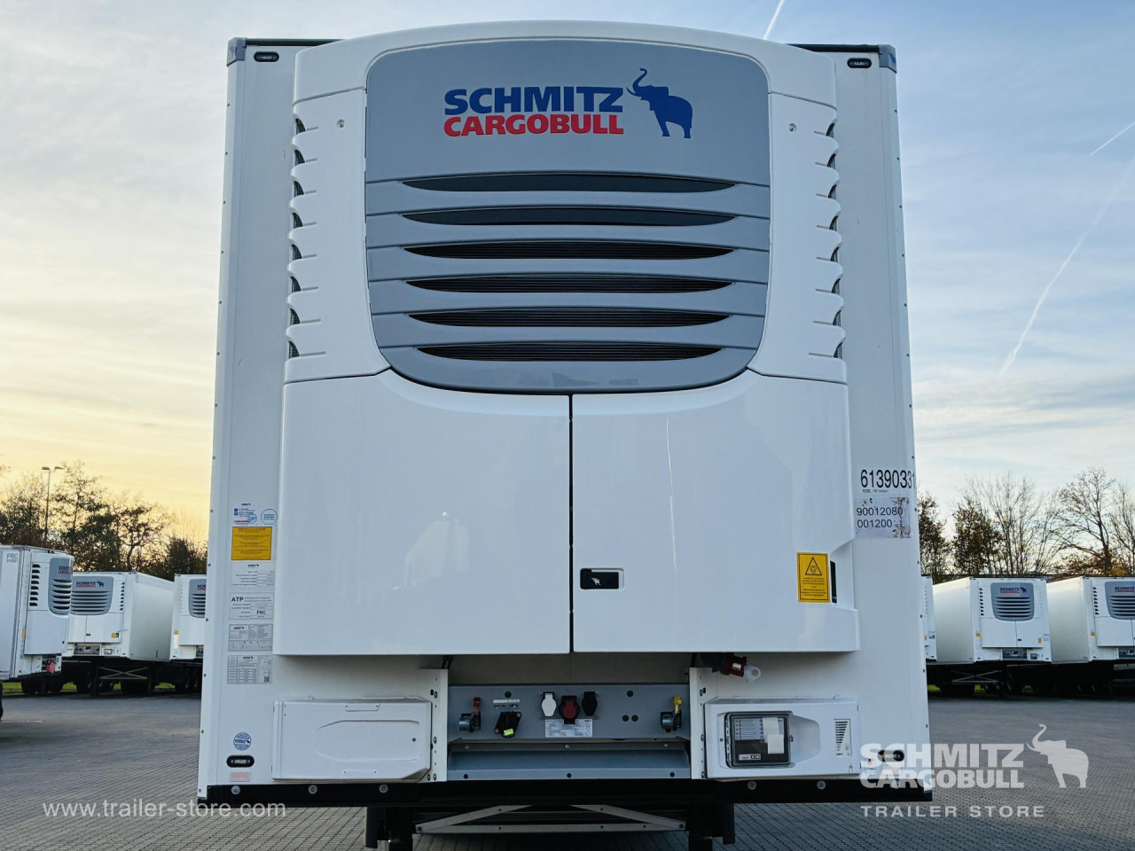 SCHMITZ Auflieger Tiefkühler Standard Double deck - Semireboque isotérmico: foto 2 SCHMITZ Auflieger Tiefkühler Standard Double deck - Semireboque isotérmico: foto 2