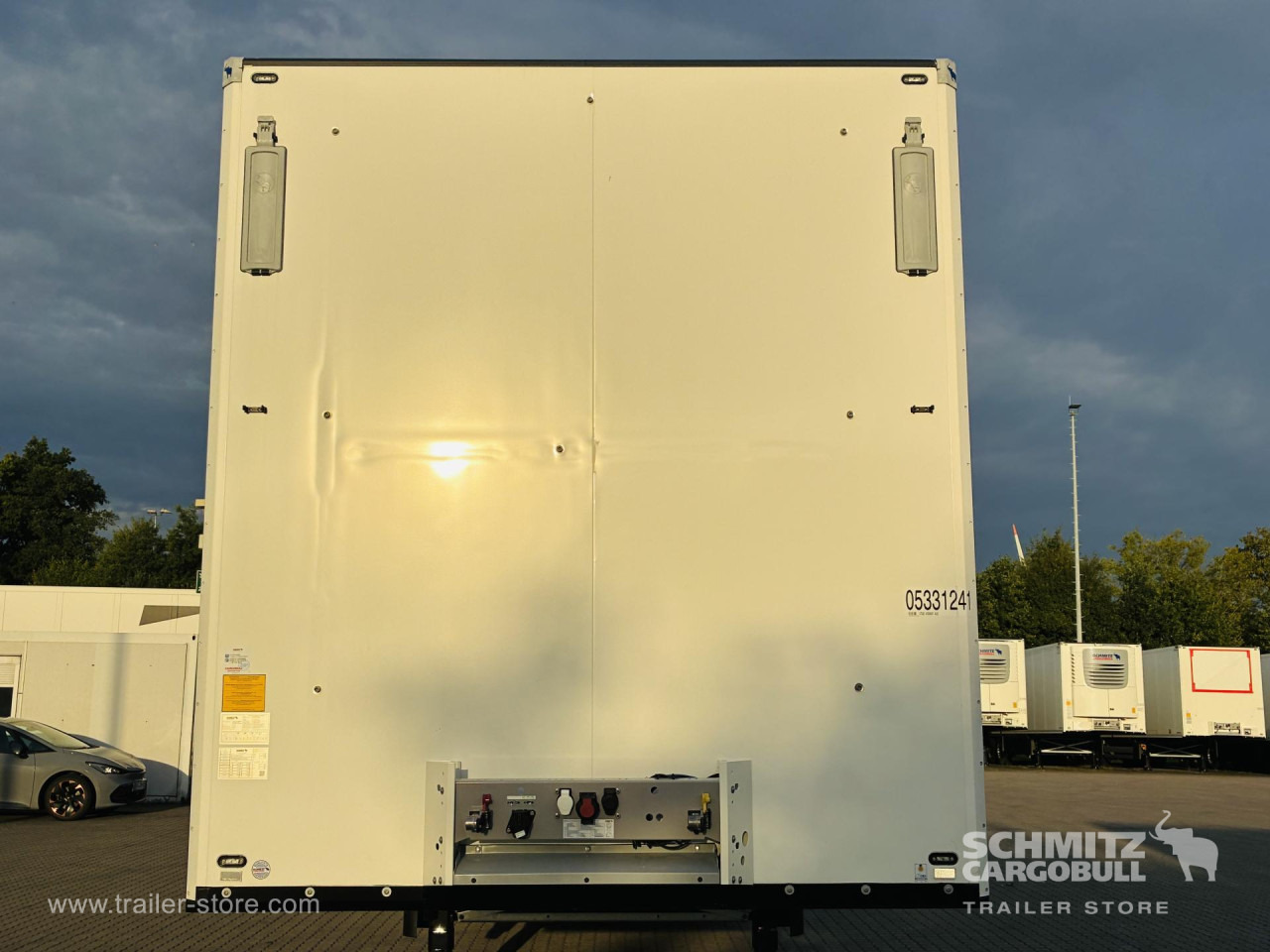 SCHMITZ Auflieger Tiefkühler Standard Double deck - Semireboque isotérmico: foto 2 SCHMITZ Auflieger Tiefkühler Standard Double deck - Semireboque isotérmico: foto 2