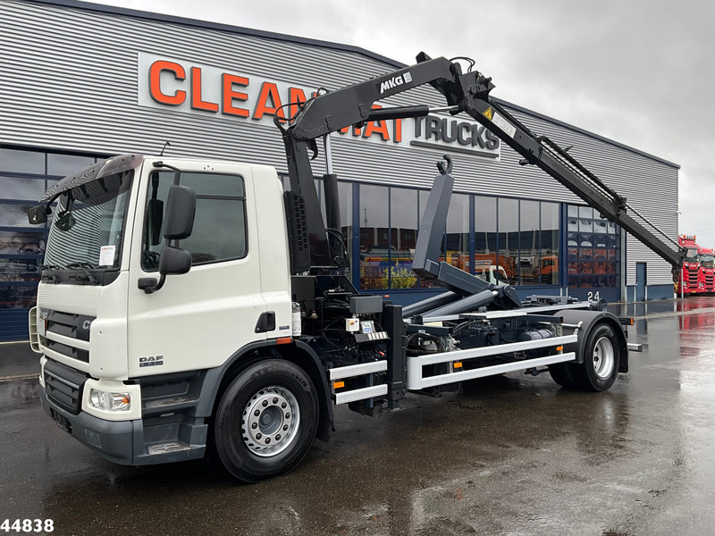 DAF FA 75 CF 250 MKG 14 Tonmeter laadkraan - Caminhão polibenne, Caminhão grua: foto 1 DAF FA 75 CF 250 MKG 14 Tonmeter laadkraan - Caminhão polibenne, Caminhão grua: foto 1