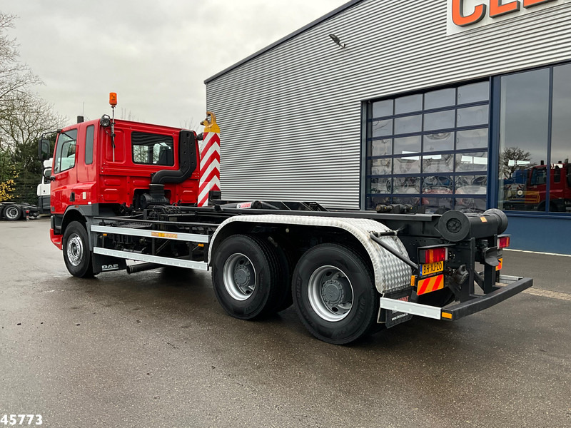 DAF FAT 75.320 6x4 Full steel Hiab 17 Ton haakarmsysteem Just 64.623 Km! - Caminhão polibenne: foto 4 DAF FAT 75.320 6x4 Full steel Hiab 17 Ton haakarmsysteem Just 64.623 Km! - Caminhão polibenne: foto 4