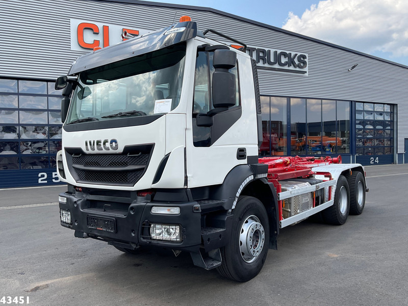 Iveco AD260T 6x4 Euro 6 AJK 20 haakarmsysteem - Caminhão polibenne: foto 2 Iveco AD260T 6x4 Euro 6 AJK 20 haakarmsysteem - Caminhão polibenne: foto 2