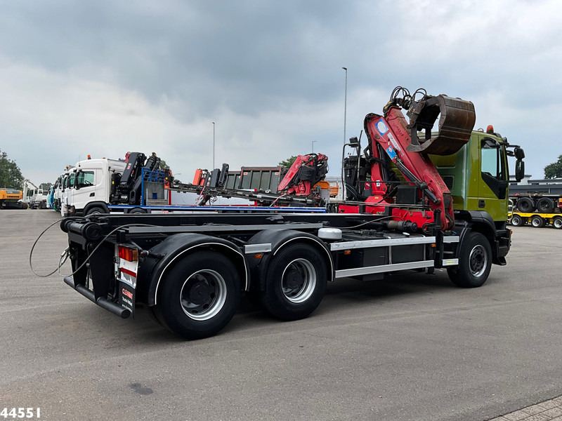 Iveco AD260T41 6x4 HMF 16 Tonmeter Z-kraan - Caminhão com sistema de cabo, Caminhão grua: foto 5 Iveco AD260T41 6x4 HMF 16 Tonmeter Z-kraan - Caminhão com sistema de cabo, Caminhão grua: foto 5