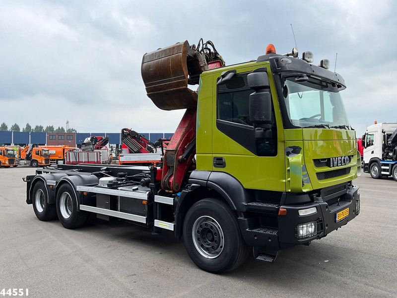 Iveco AD260T41 6x4 HMF 16 Tonmeter Z-kraan - Caminhão com sistema de cabo, Caminhão grua: foto 3 Iveco AD260T41 6x4 HMF 16 Tonmeter Z-kraan - Caminhão com sistema de cabo, Caminhão grua: foto 3
