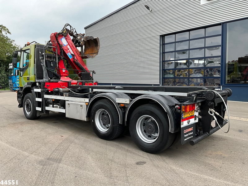 Iveco AD260T41 6x4 HMF 16 Tonmeter Z-kraan - Caminhão com sistema de cabo, Caminhão grua: foto 4 Iveco AD260T41 6x4 HMF 16 Tonmeter Z-kraan - Caminhão com sistema de cabo, Caminhão grua: foto 4