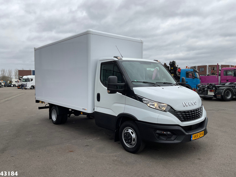 Iveco Daily 35C16 2.3 met laadklep - Caminhão furgão: foto 2 Iveco Daily 35C16 2.3 met laadklep - Caminhão furgão: foto 2