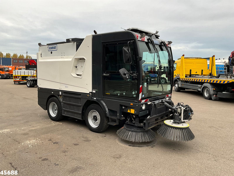 Schmidt Cleango Compact 500 Euro 6 with 3-rd brush Just 41.050 km! - Varredora urbana: foto 4 Schmidt Cleango Compact 500 Euro 6 with 3-rd brush Just 41.050 km! - Varredora urbana: foto 4