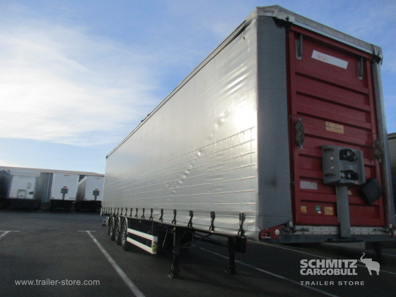 FRUEHAUF Curtainsider Standard - Semi-reboque de lona: foto 1 FRUEHAUF Curtainsider Standard - Semi-reboque de lona: foto 1