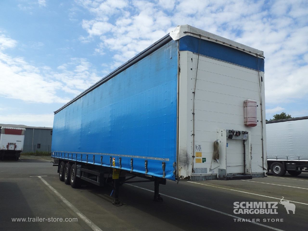SCHMITZ Curtainsider Standard - Semi-reboque de lona: foto 1 SCHMITZ Curtainsider Standard - Semi-reboque de lona: foto 1