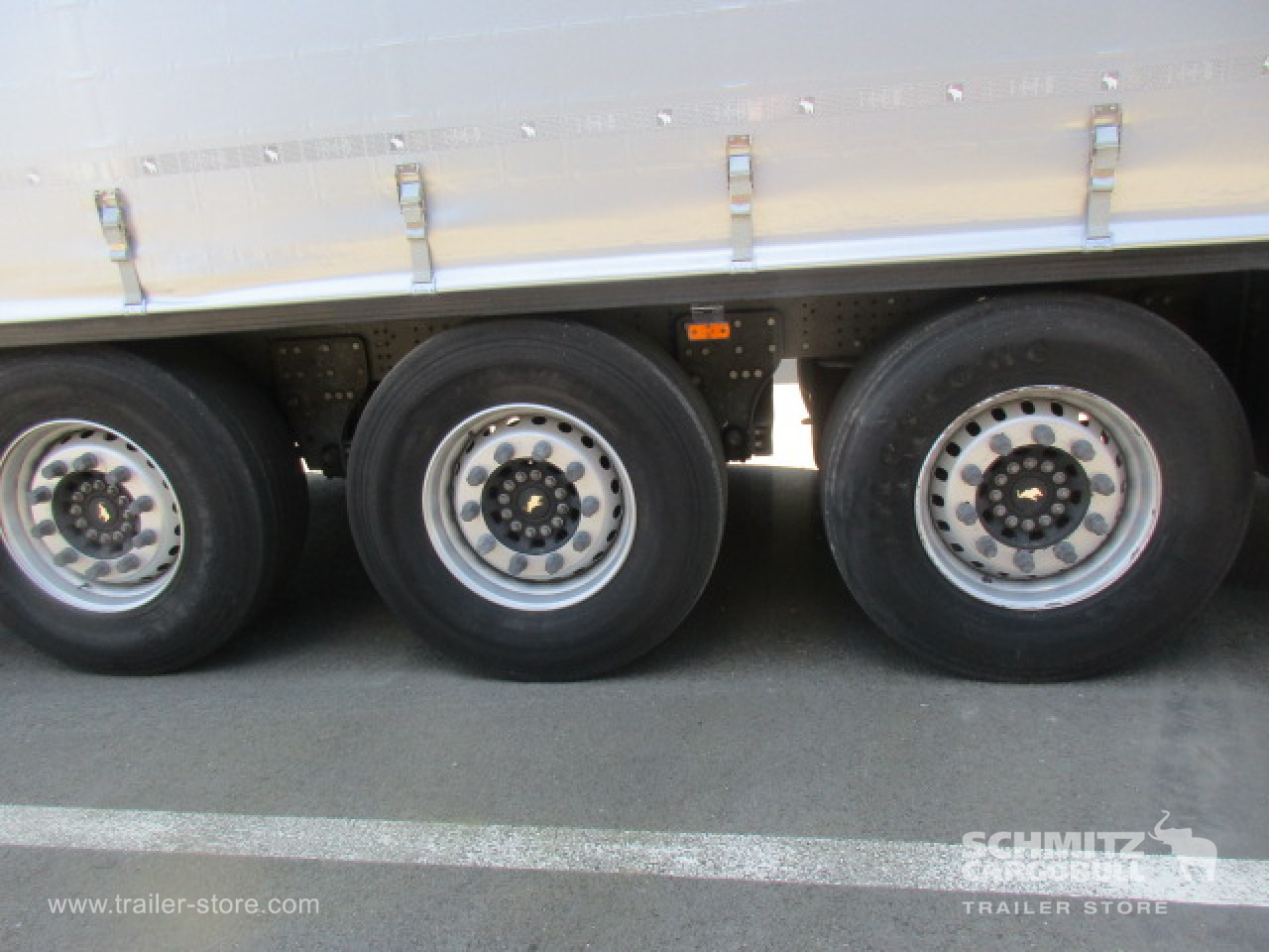 SCHMITZ Curtainsider Standard Taillift - Semi-reboque de lona: foto 4 SCHMITZ Curtainsider Standard Taillift - Semi-reboque de lona: foto 4