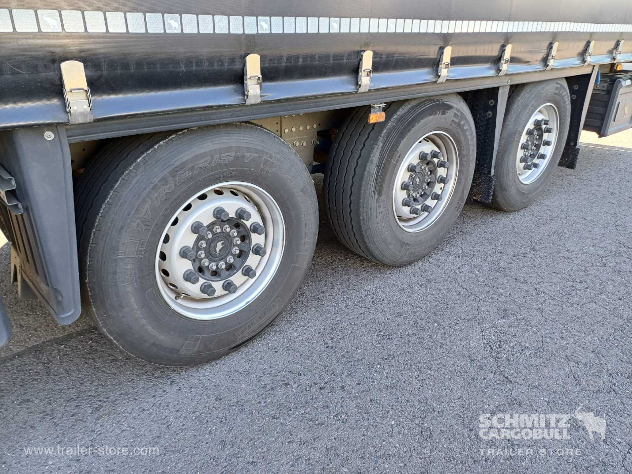 SCHMITZ Auflieger Curtainsider Standard - Semi-reboque de lona: foto 5 SCHMITZ Auflieger Curtainsider Standard - Semi-reboque de lona: foto 5