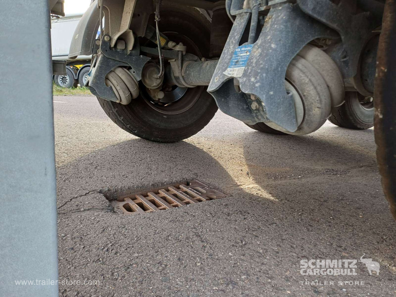 SCHMITZ Auflieger Kipper Stahlrundmulde 28m³ - Semireboque basculante: foto 3 SCHMITZ Auflieger Kipper Stahlrundmulde 28m³ - Semireboque basculante: foto 3