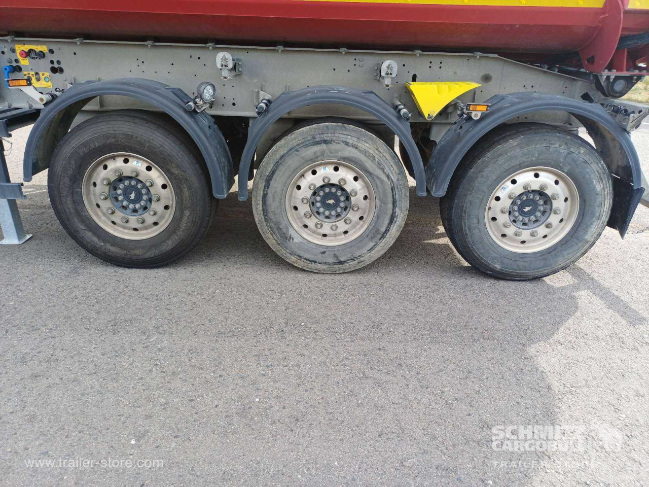 SCHMITZ Auflieger Kipper Stahlrundmulde 28m³ - Semireboque basculante: foto 2 SCHMITZ Auflieger Kipper Stahlrundmulde 28m³ - Semireboque basculante: foto 2