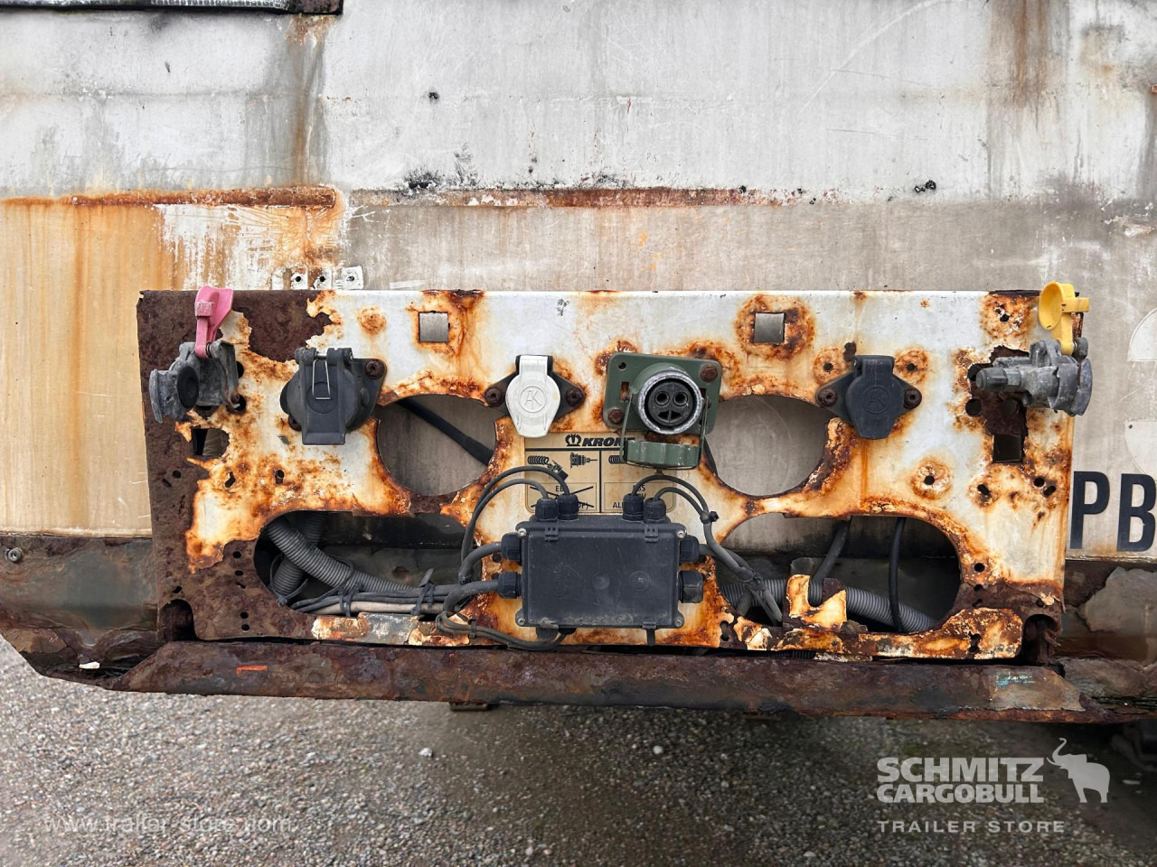 KRONE Reefer Standard Taillift - Semireboque isotérmico: foto 2 KRONE Reefer Standard Taillift - Semireboque isotérmico: foto 2