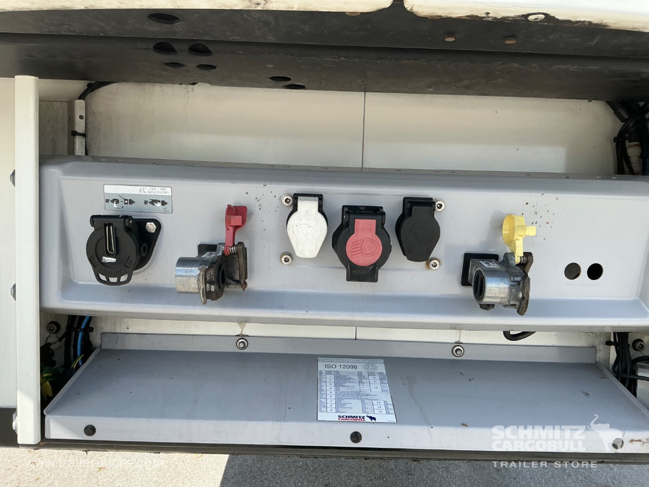 SCHMITZ Auflieger Tiefkühlkoffer Fleischhang - Semireboque isotérmico: foto 4 SCHMITZ Auflieger Tiefkühlkoffer Fleischhang - Semireboque isotérmico: foto 4