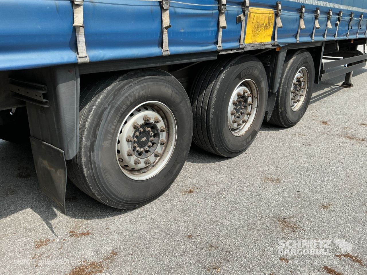 SCHMITZ Curtainsider Standard - Semi-reboque de lona: foto 2 SCHMITZ Curtainsider Standard - Semi-reboque de lona: foto 2