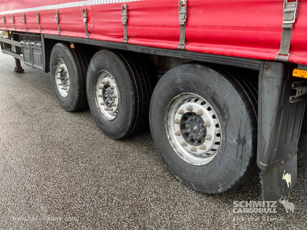 SCHMITZ Curtainsider Standard Forklift holder - Semi-reboque de lona: foto 3 SCHMITZ Curtainsider Standard Forklift holder - Semi-reboque de lona: foto 3