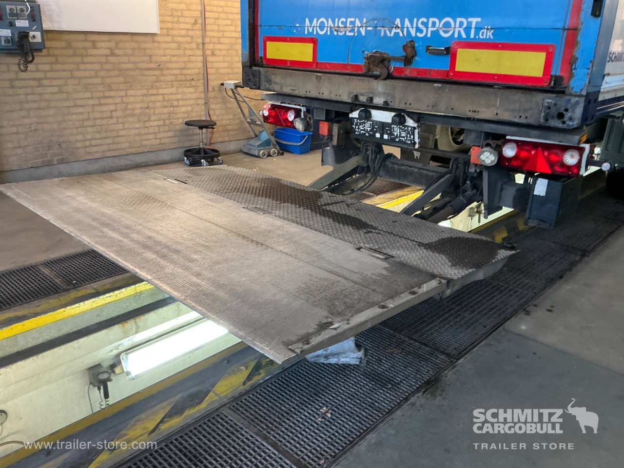 SCHMITZ Dryfreight Standard Taillift - Semireboque furgão: foto 3 SCHMITZ Dryfreight Standard Taillift - Semireboque furgão: foto 3