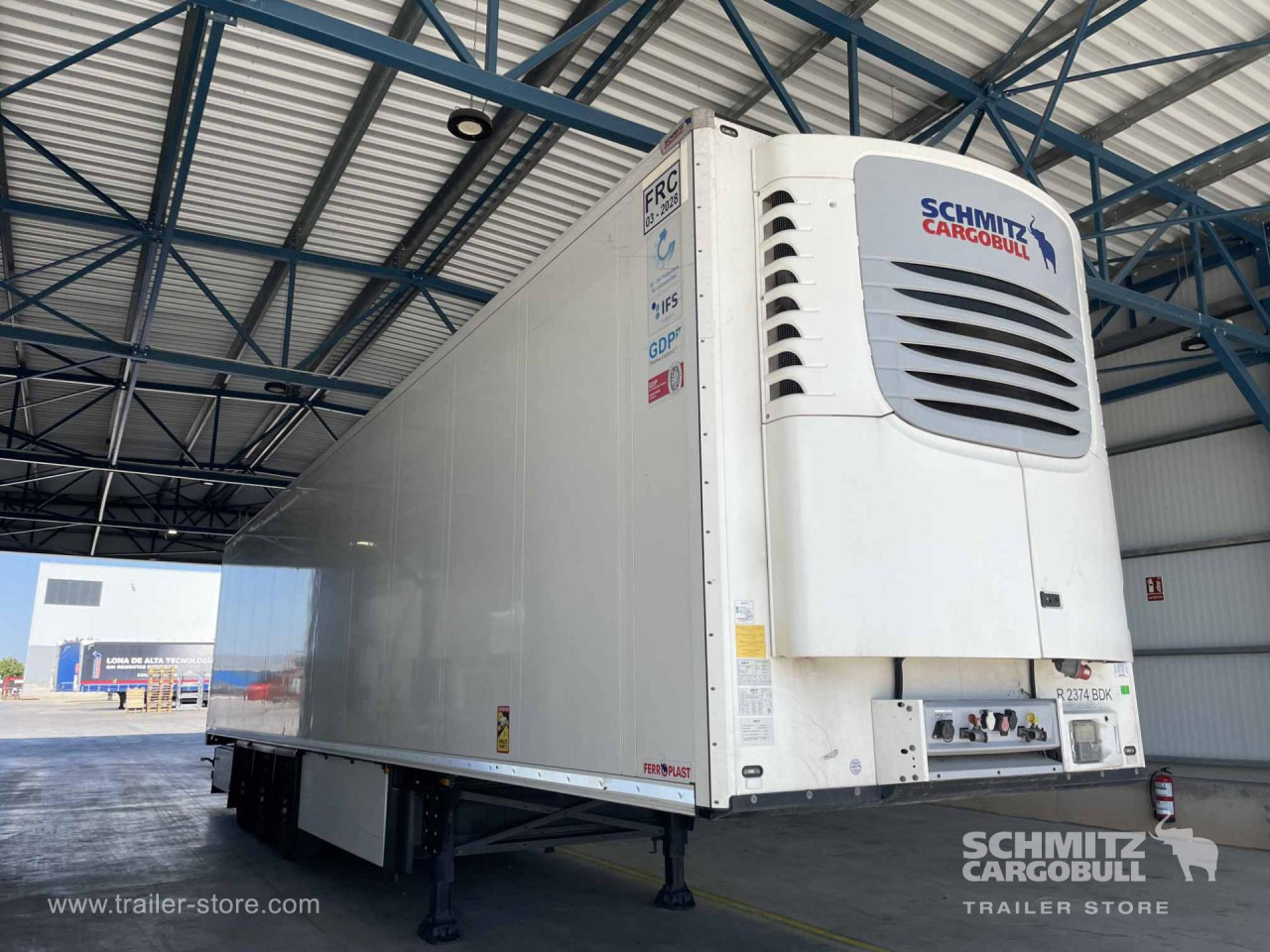 SCHMITZ Semiremolque Frigo Standard - Semireboque isotérmico: foto 2 SCHMITZ Semiremolque Frigo Standard - Semireboque isotérmico: foto 2