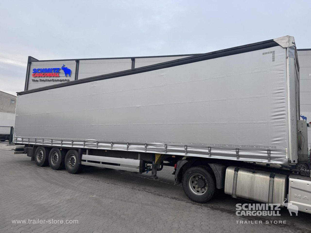 SCHMITZ Curtainsider Standard - Semi-reboque de lona: foto 1 SCHMITZ Curtainsider Standard - Semi-reboque de lona: foto 1