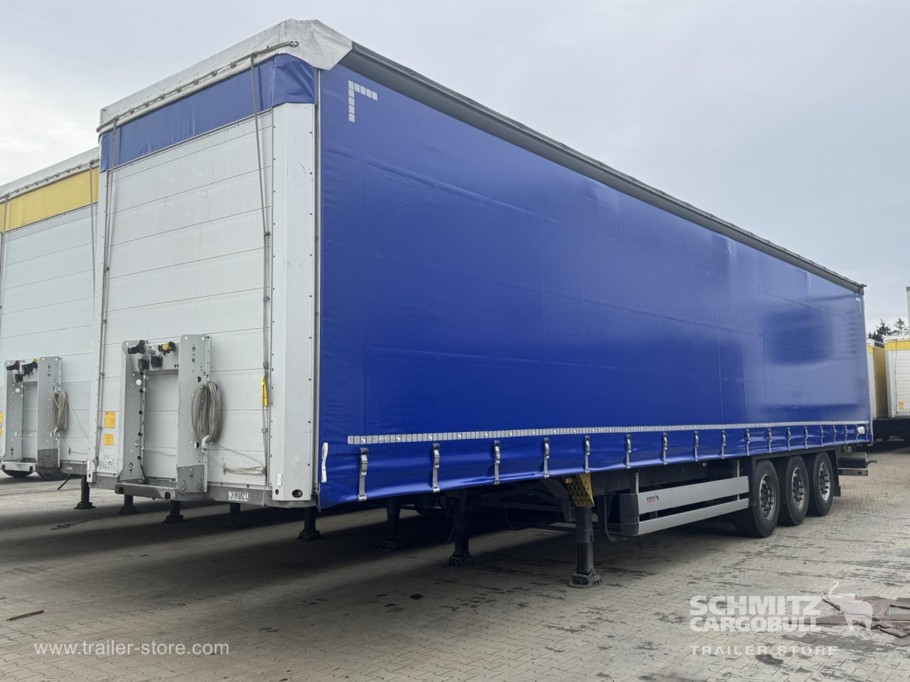 SCHMITZ Curtainsider Standard - Semi-reboque de lona: foto 2 SCHMITZ Curtainsider Standard - Semi-reboque de lona: foto 2