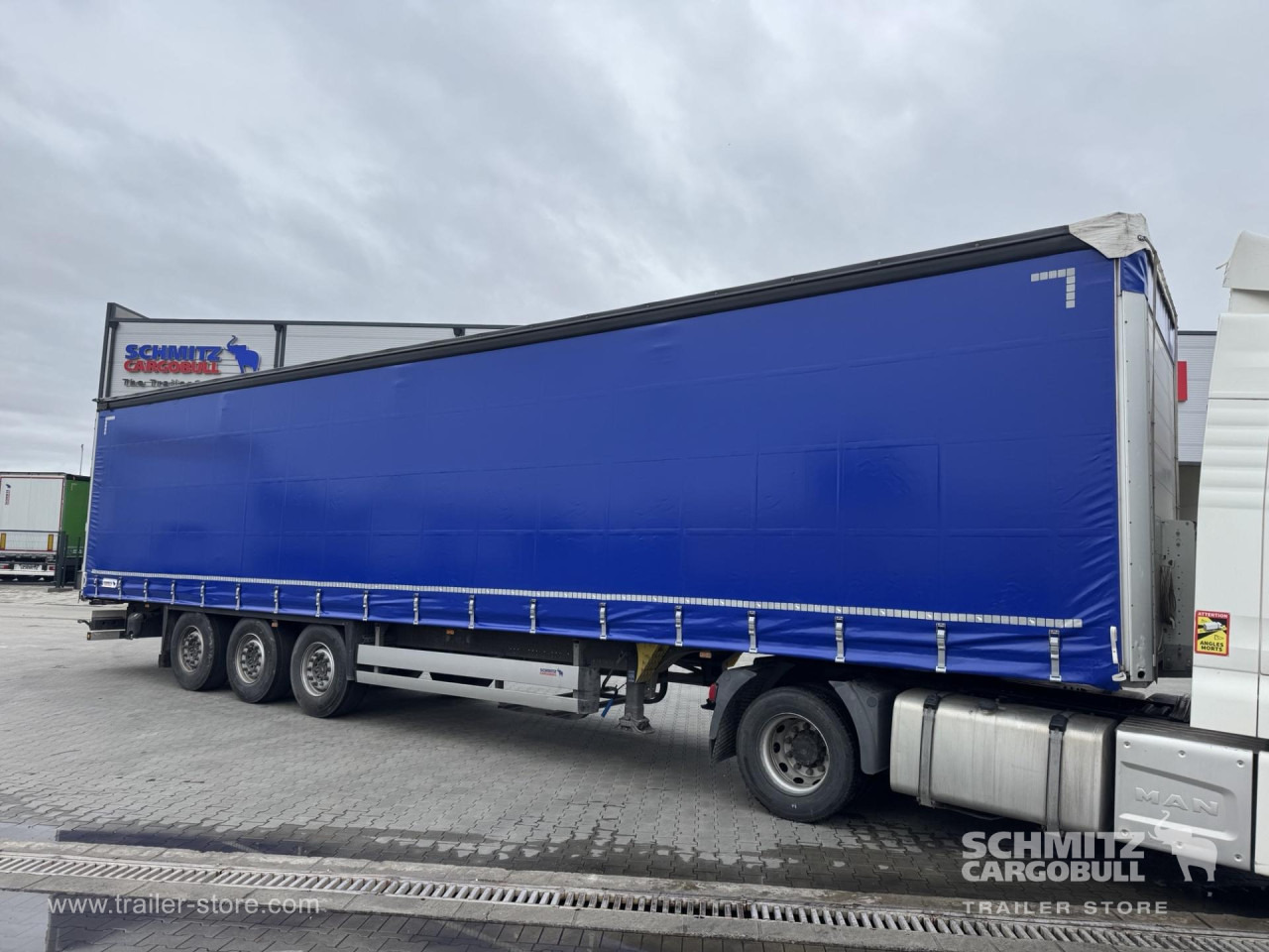 SCHMITZ Curtainsider Standard - Semi-reboque de lona: foto 1 SCHMITZ Curtainsider Standard - Semi-reboque de lona: foto 1