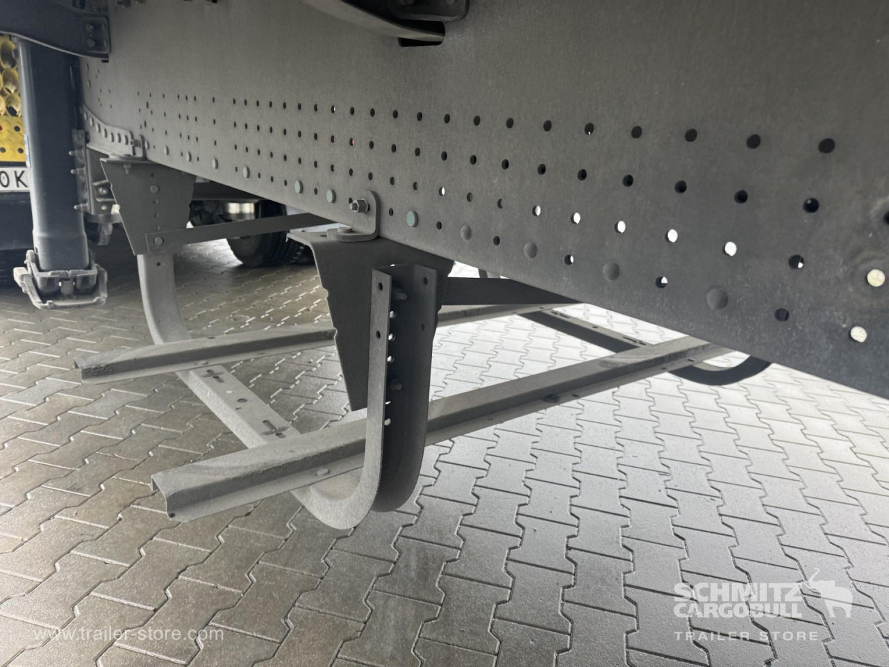 SCHMITZ Curtainsider Standard - Semi-reboque de lona: foto 2 SCHMITZ Curtainsider Standard - Semi-reboque de lona: foto 2