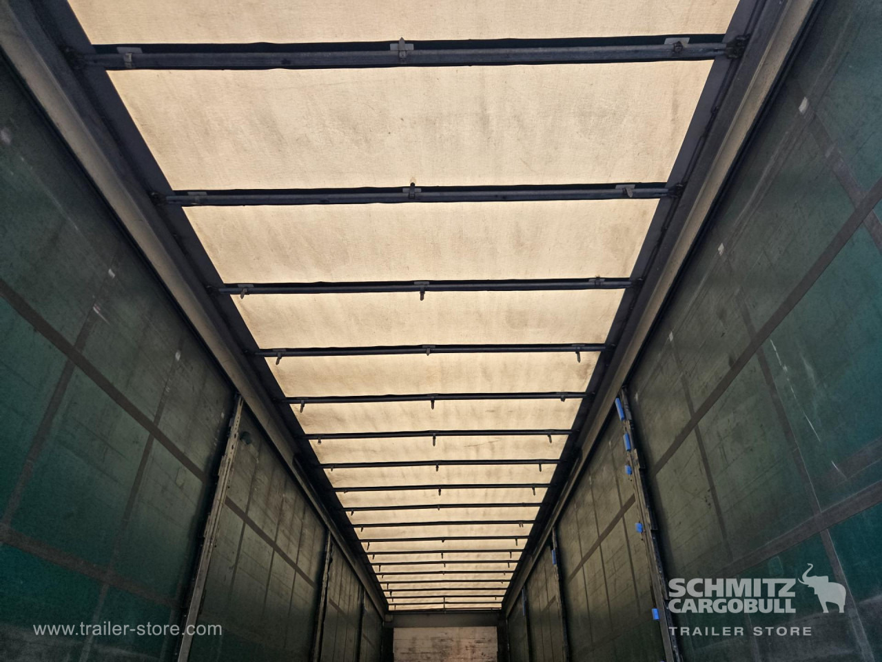 SCHMITZ Curtainsider Mega - Semi-reboque de lona: foto 4 SCHMITZ Curtainsider Mega - Semi-reboque de lona: foto 4