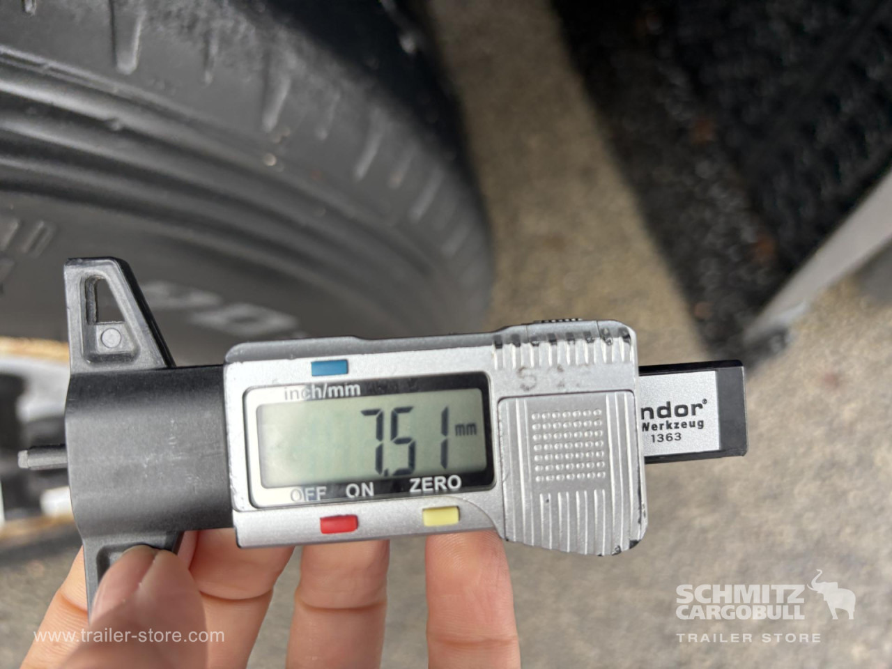 SCHMITZ Curtainsider Standard - Semi-reboque de lona: foto 4 SCHMITZ Curtainsider Standard - Semi-reboque de lona: foto 4