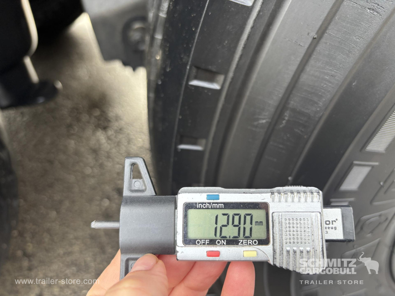 SCHMITZ Curtainsider Standard - Semi-reboque de lona: foto 3 SCHMITZ Curtainsider Standard - Semi-reboque de lona: foto 3