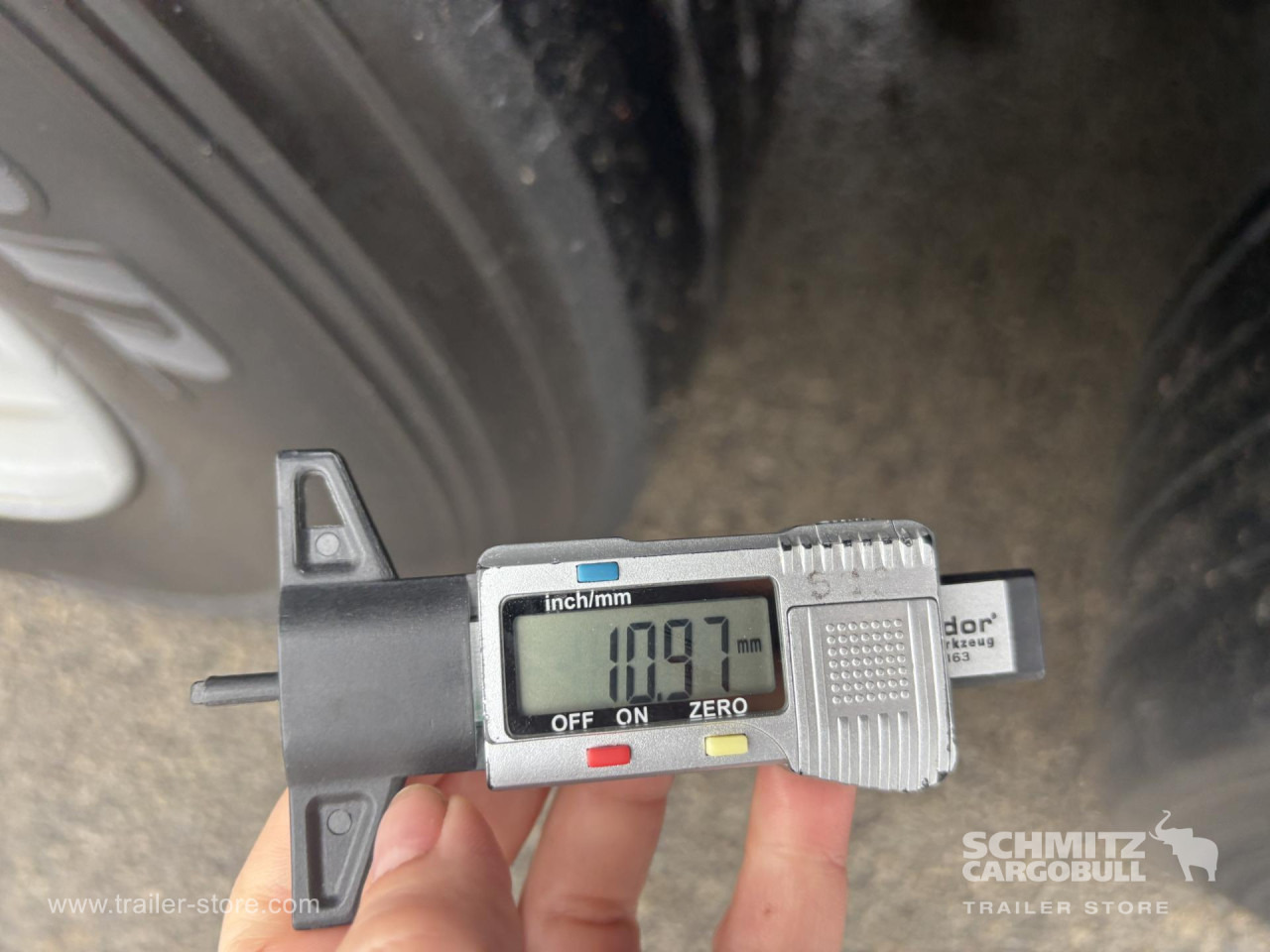 SCHMITZ Curtainsider Standard - Semi-reboque de lona: foto 2 SCHMITZ Curtainsider Standard - Semi-reboque de lona: foto 2