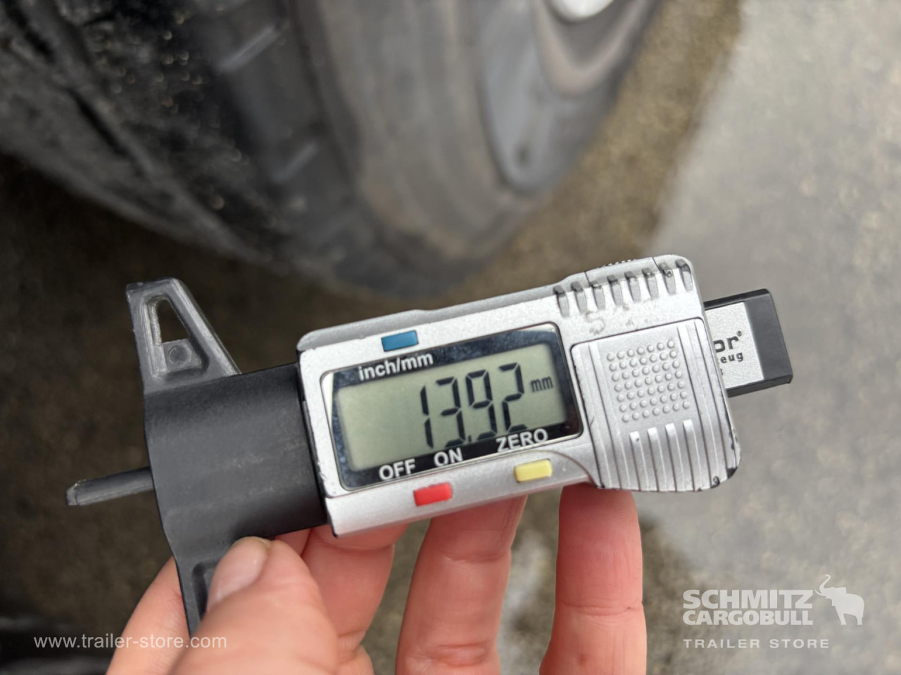 SCHMITZ Curtainsider Standard - Semi-reboque de lona: foto 4 SCHMITZ Curtainsider Standard - Semi-reboque de lona: foto 4