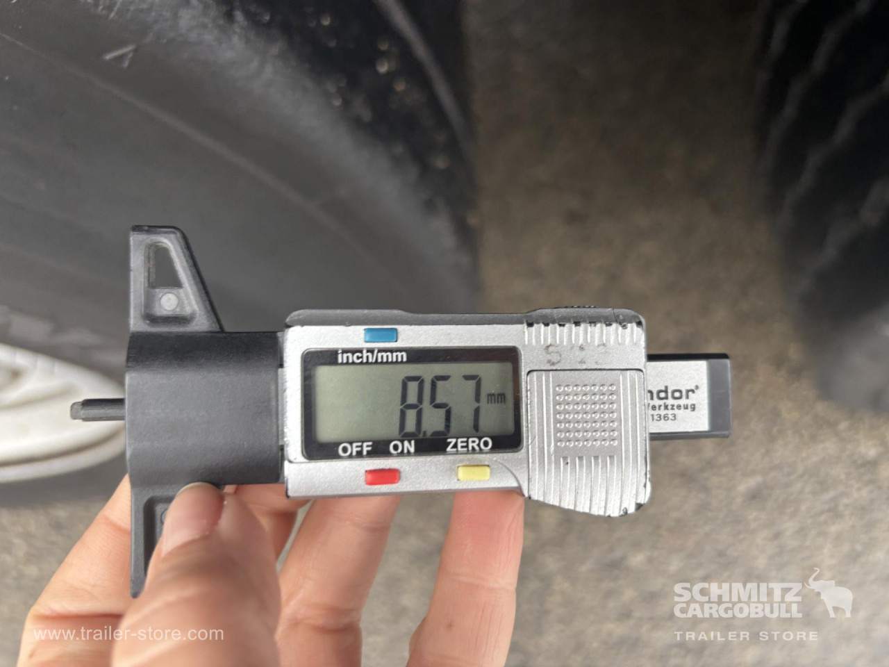 SCHMITZ Curtainsider Standard - Semi-reboque de lona: foto 2 SCHMITZ Curtainsider Standard - Semi-reboque de lona: foto 2