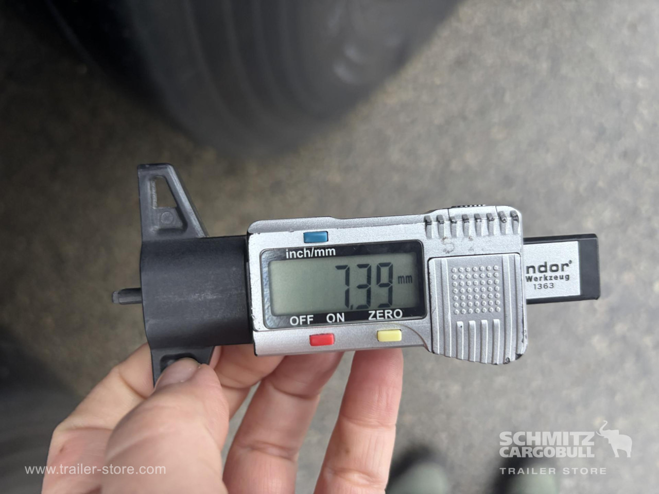 SCHMITZ Curtainsider Standard - Semi-reboque de lona: foto 3 SCHMITZ Curtainsider Standard - Semi-reboque de lona: foto 3