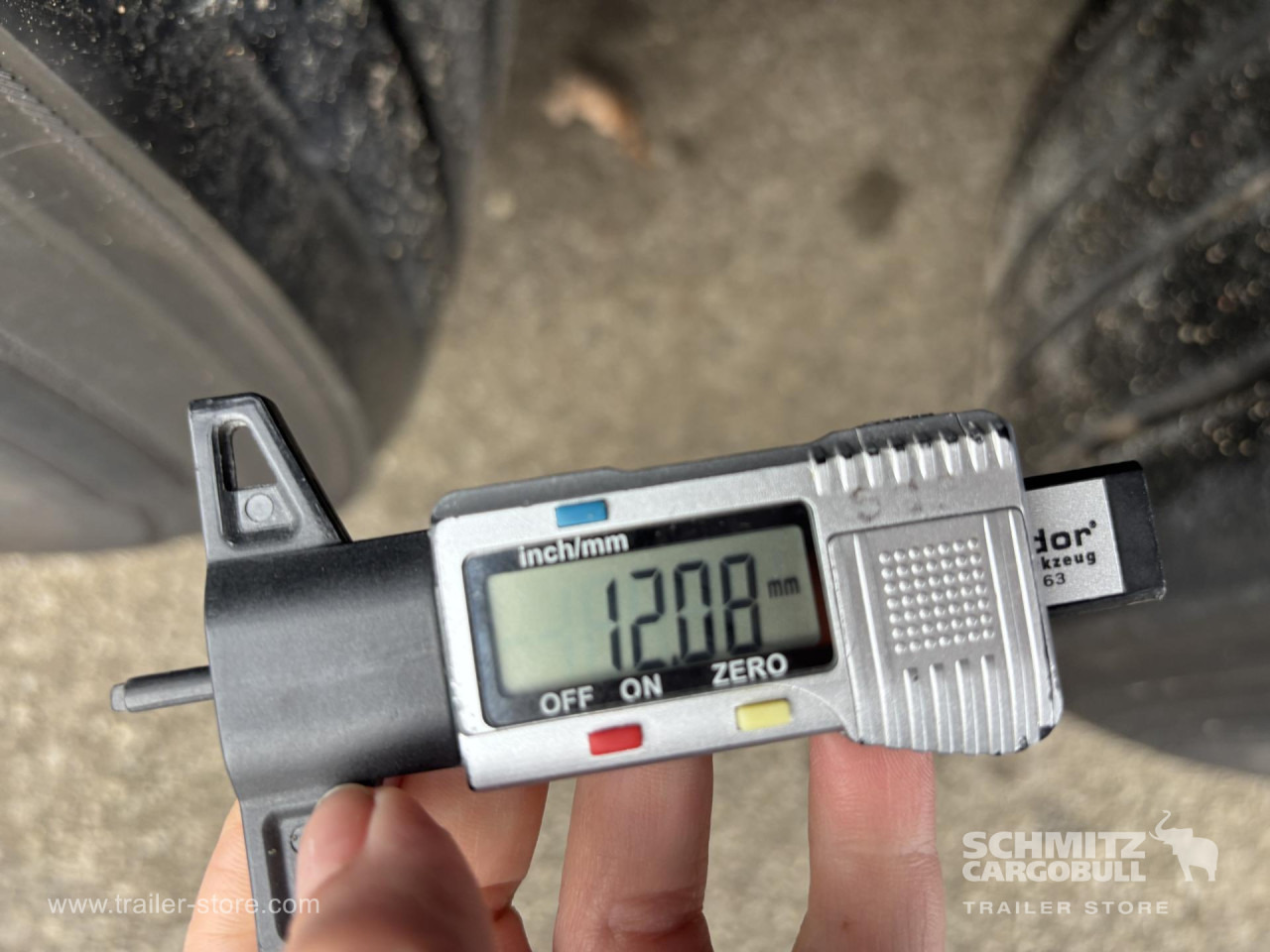 SCHMITZ Curtainsider Standard - Semi-reboque de lona: foto 3 SCHMITZ Curtainsider Standard - Semi-reboque de lona: foto 3