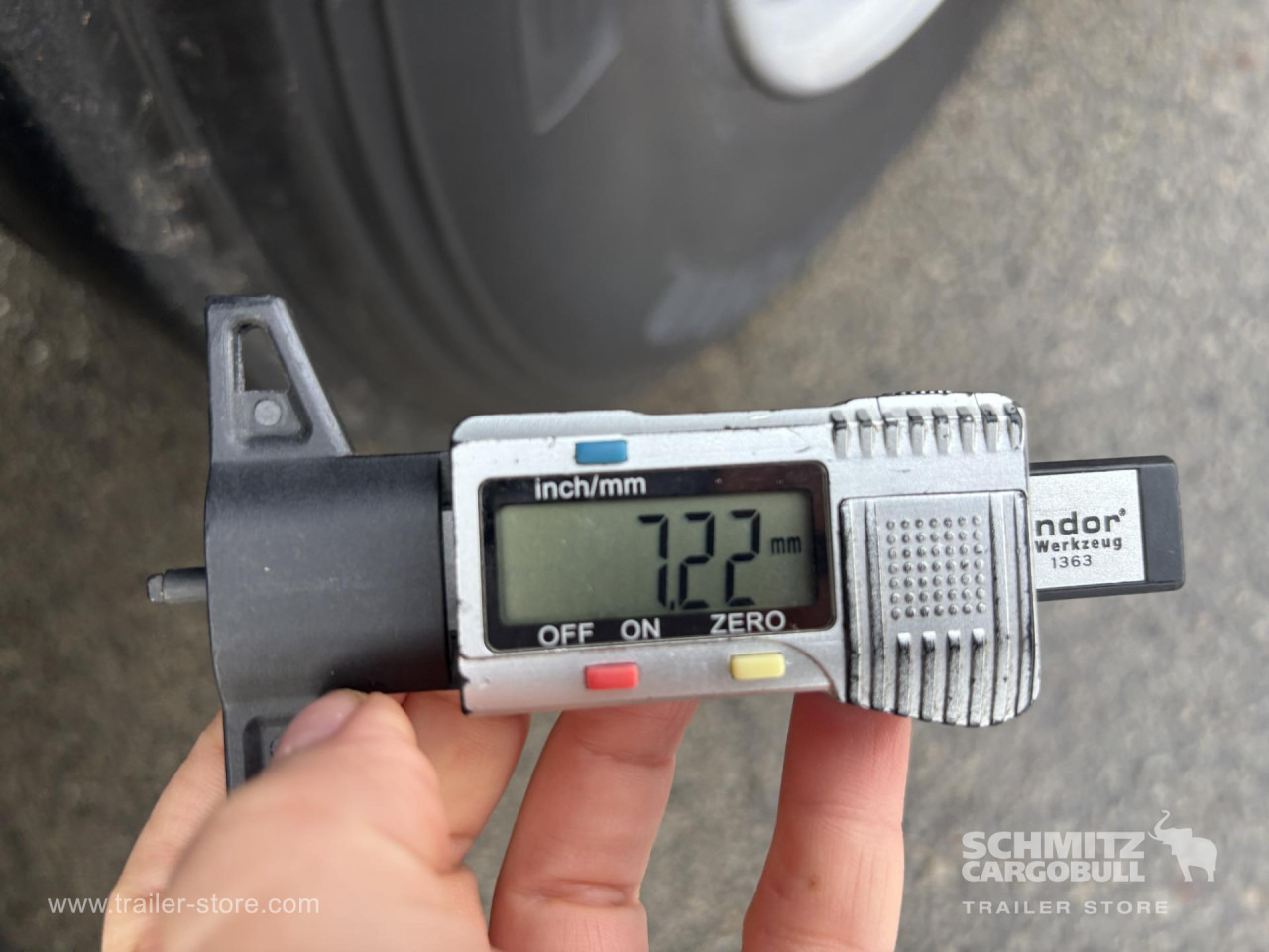 SCHMITZ Curtainsider Standard - Semi-reboque de lona: foto 4 SCHMITZ Curtainsider Standard - Semi-reboque de lona: foto 4