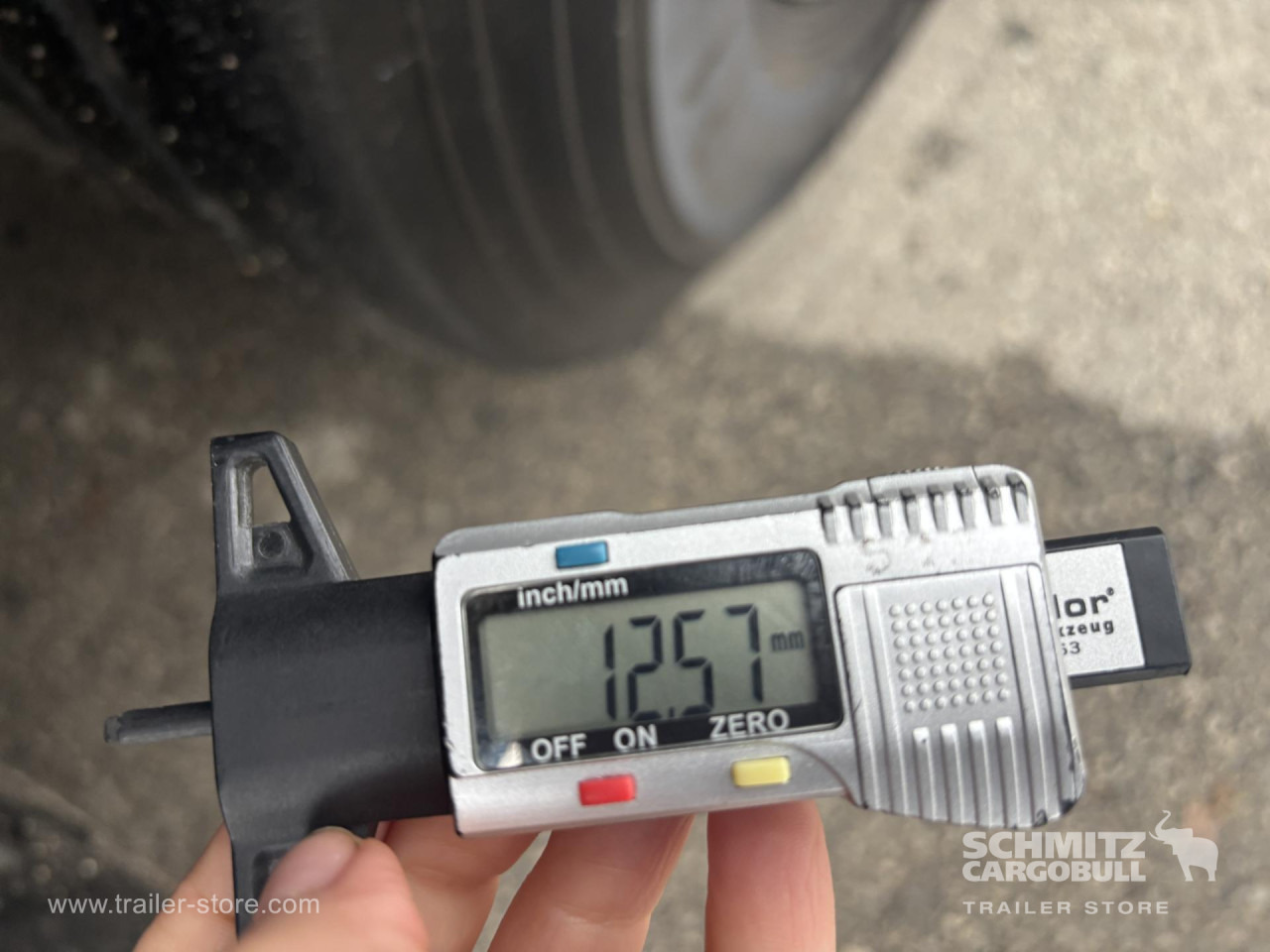 SCHMITZ Curtainsider Standard - Semi-reboque de lona: foto 2 SCHMITZ Curtainsider Standard - Semi-reboque de lona: foto 2