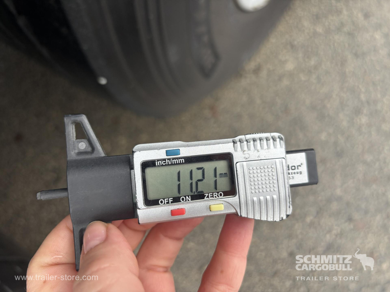 SCHMITZ Curtainsider Standard - Semi-reboque de lona: foto 4 SCHMITZ Curtainsider Standard - Semi-reboque de lona: foto 4