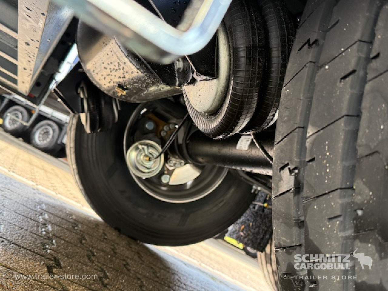 SCHMITZ Oplegger Vries Standard - Semireboque isotérmico: foto 2 SCHMITZ Oplegger Vries Standard - Semireboque isotérmico: foto 2