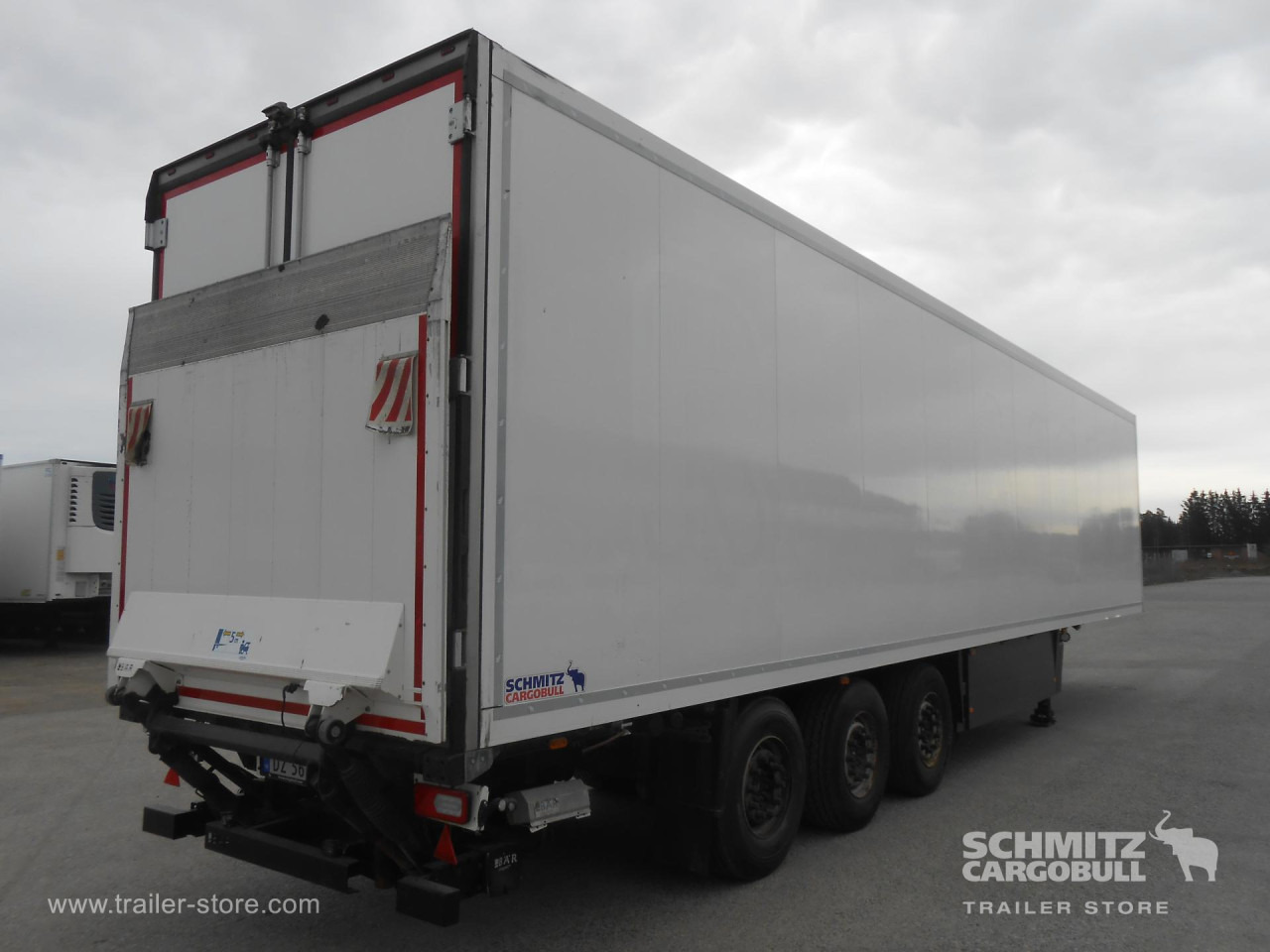 SCHMITZ Reefer Multitemp Taillift - Semireboque isotérmico: foto 1 SCHMITZ Reefer Multitemp Taillift - Semireboque isotérmico: foto 1