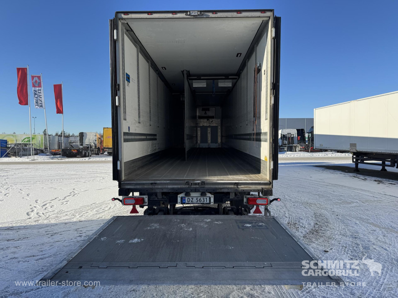 SCHMITZ Reefer Standard Double deck Taillift - Semireboque isotérmico: foto 3 SCHMITZ Reefer Standard Double deck Taillift - Semireboque isotérmico: foto 3