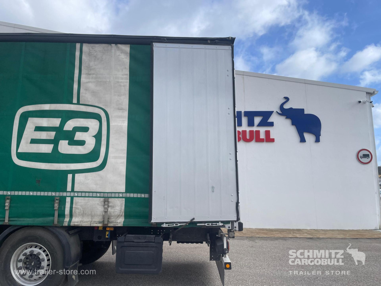 SCHMITZ Curtainsider Standard - Semi-reboque de lona: foto 5 SCHMITZ Curtainsider Standard - Semi-reboque de lona: foto 5