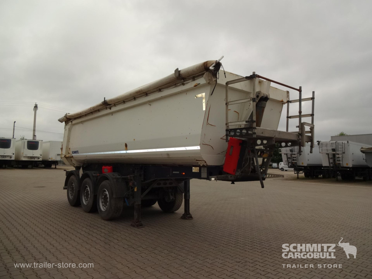 SCHMITZ Tipper Steel half pipe body 28m³ - Semireboque basculante: foto 4 SCHMITZ Tipper Steel half pipe body 28m³ - Semireboque basculante: foto 4