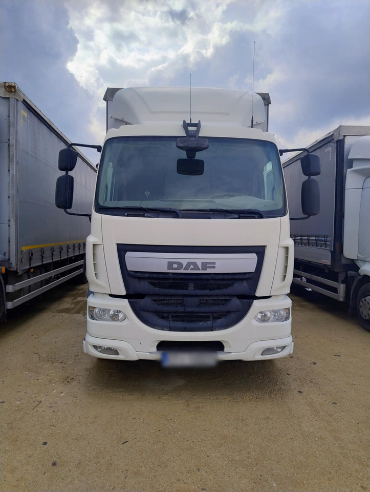 DAF LF 250 / Curtainsider 18 EPAL / sleeping cab - Caminhão com lona: foto 2 DAF LF 250 / Curtainsider 18 EPAL / sleeping cab - Caminhão com lona: foto 2