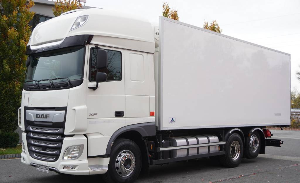 DAF XF 450 6×2 E6 / Refrigerator Lacapitaine / ATP/FRC to 2027 / 18 pallets - Caminhão frigorífico: foto 1 DAF XF 450 6×2 E6 / Refrigerator Lacapitaine / ATP/FRC to 2027 / 18 pallets - Caminhão frigorífico: foto 1